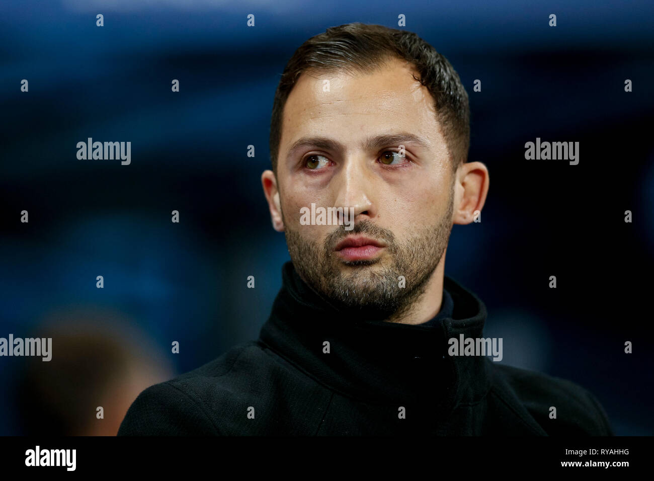 Manchester, Regno Unito. Xii Mar, 2019. FC Schalke 04 Manager Domenico tedesco prima della UEFA Champions League Round di 16 seconda gamba match tra Manchester City e Schalke 04 all'Etihad Stadium il 12 marzo 2019 a Manchester in Inghilterra. (Foto di Daniel Chesterton/phcimages.com) Credit: Immagini di PHC/Alamy Live News Foto Stock