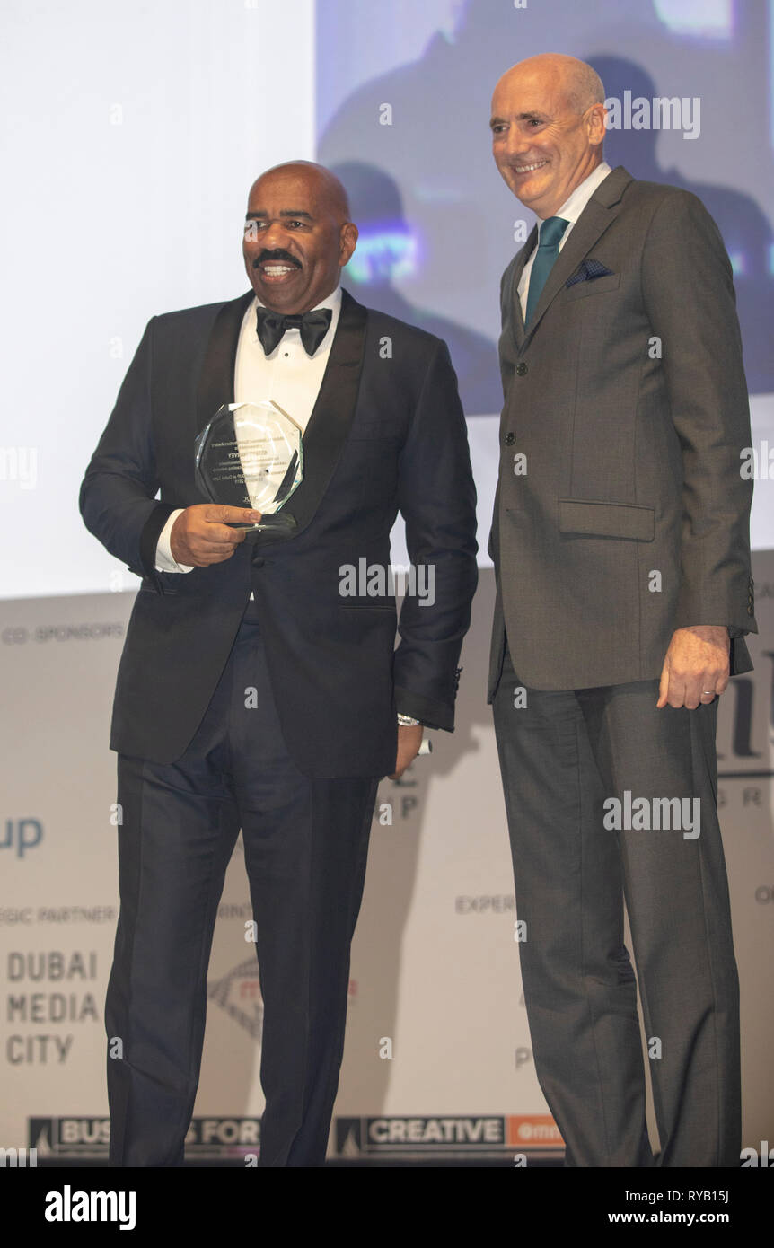 Dubai, Emirati Arabi Uniti, 13 marzo 2019, Steve Harvey ricevere il gruppo MBC Lifetime Contribution Award a Dubai Lynx Cerimonia di premiazione, Dubai Lynx 2019 - Festival Internazionale di Creatività © ifnm / Alamy Live News Foto Stock