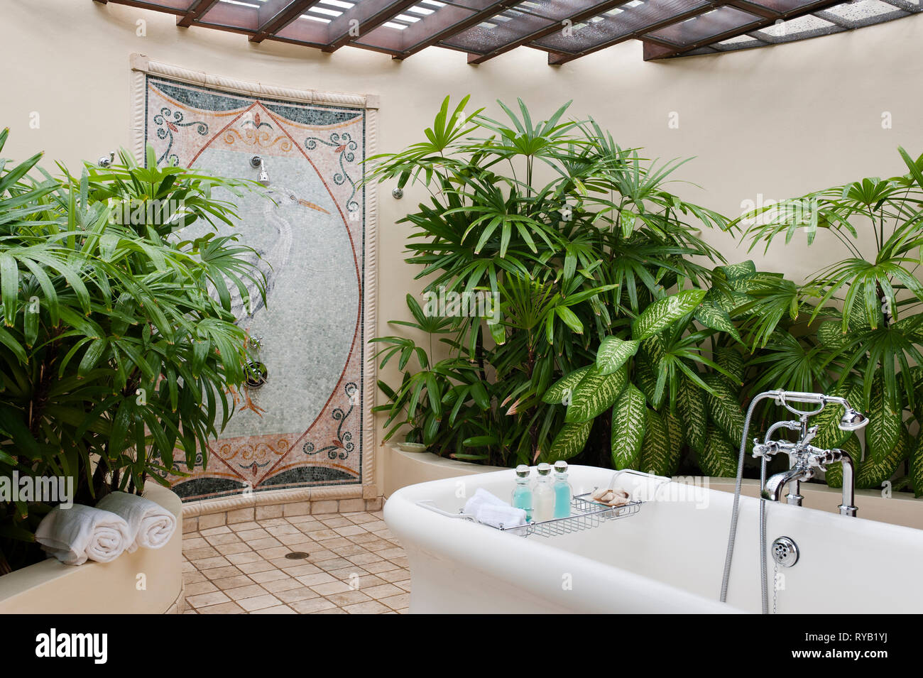 "Stanza da bagno all'aperto nella Tamarind Cove, Antigua' Foto Stock