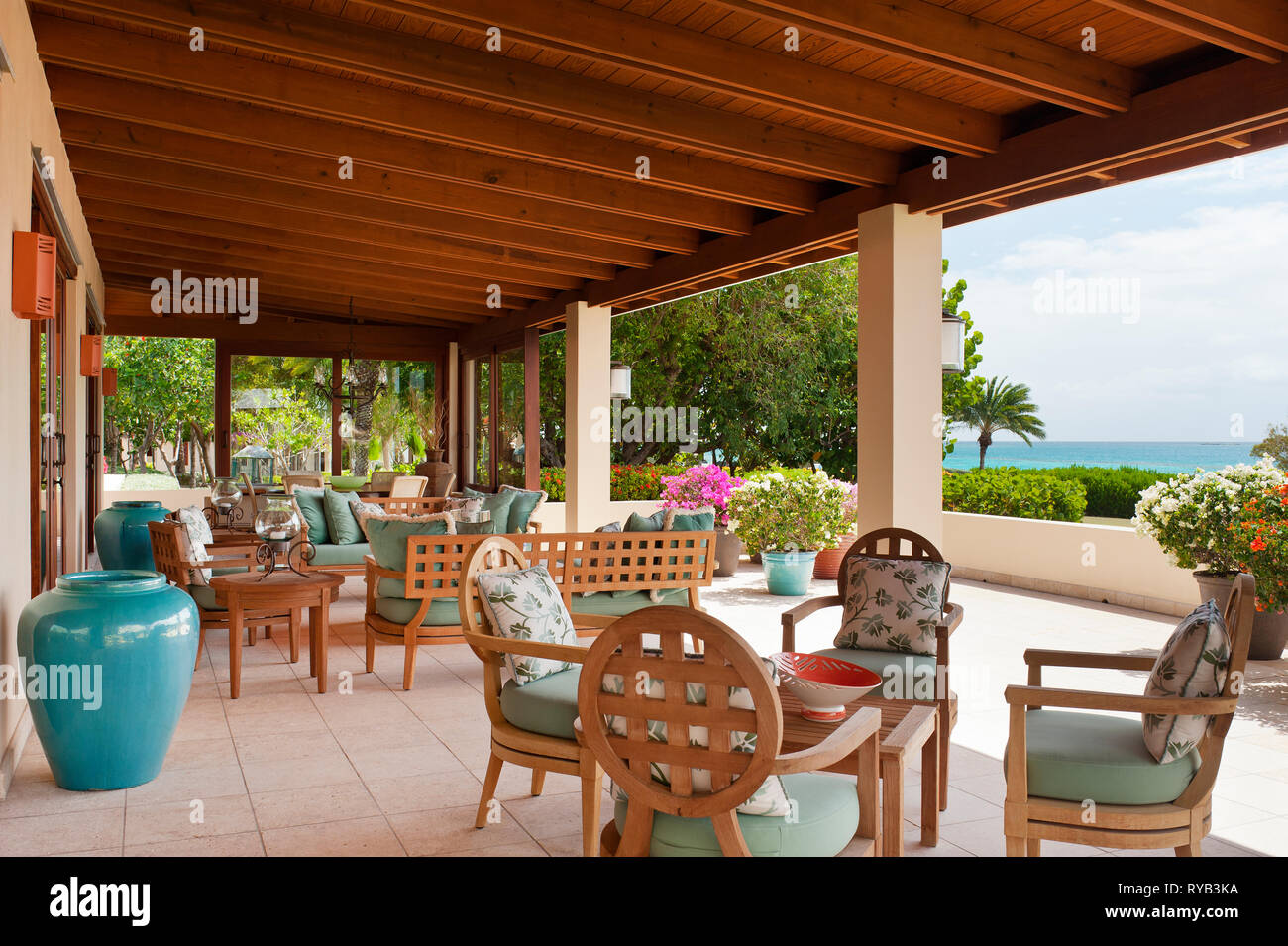 "Mangiare nel patio a Tamarind Cove, Antigua' Foto Stock