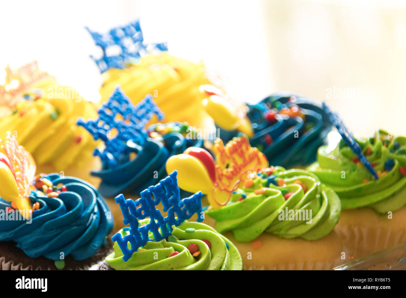 Decorazioni per cupcake con foto (30°, 40°, 50°, 60°, 75°) File digitale, Decorazioni per compleanno, Decorazioni per il 30° compleanno per lui, Cupcake, Foto, QUALSIASI ETÀ - Italia