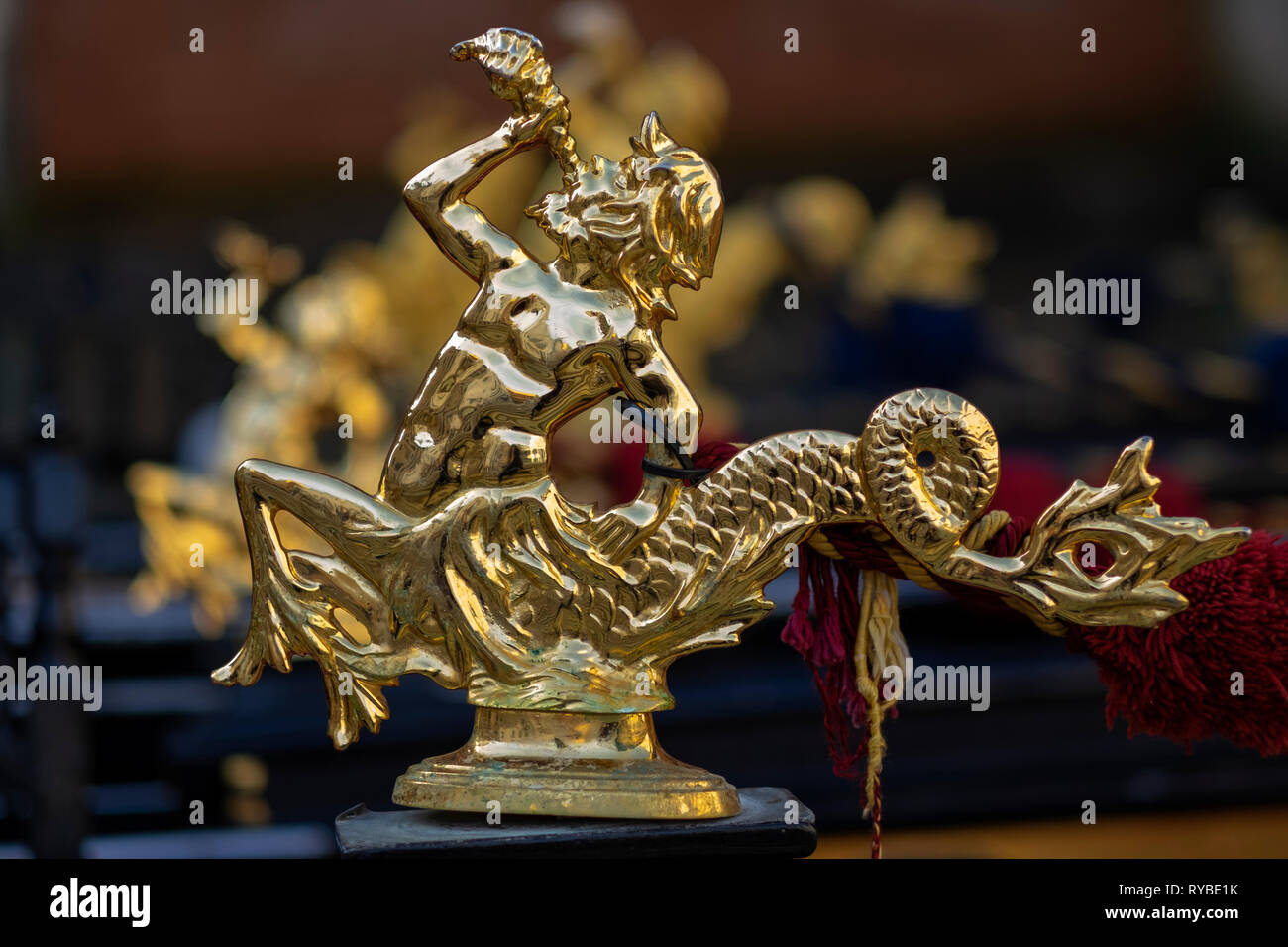 Squisito dettaglio di una gondola veneziana.Veneto, Italia. Foto Stock