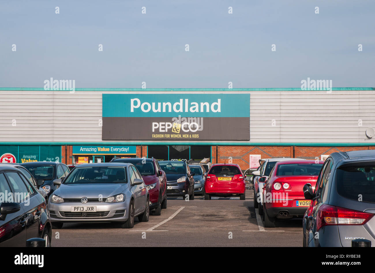 Poundland store sul Ciliegio Retail Park Cherry Tree Road Blackpool Lancashire England Regno Unito Foto Stock