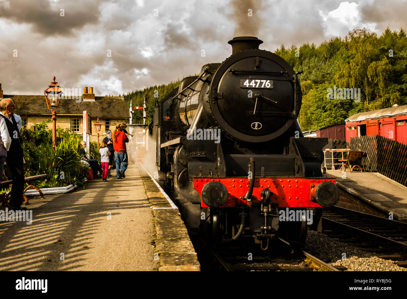Classe Stanier 5 4-6-0 n. 44776 alla stazione Levisham sulla North Yorkshire Moors Steam Railway Foto Stock