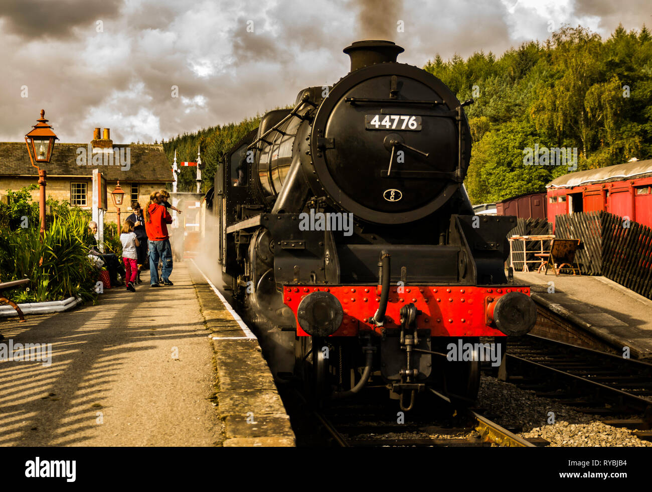Classe Stanier 5 4-6-0 n. 44776 alla stazione Levisham sulla North Yorkshire Moors Steam Railway Foto Stock