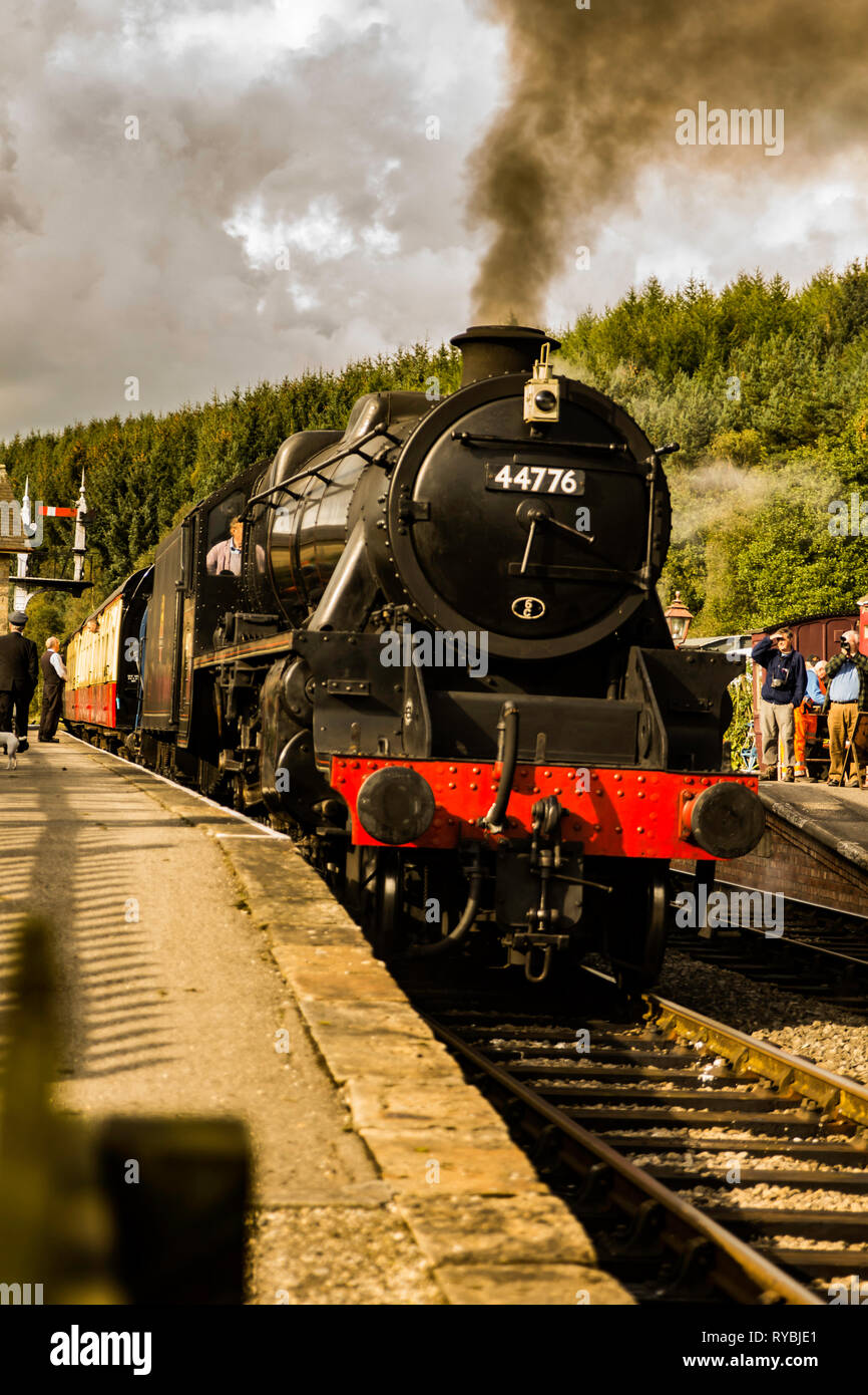 Classe Stanier 5 4-6-0 n. 44776 alla stazione Levisham sulla North Yorkshire Moors Steam Railway Foto Stock