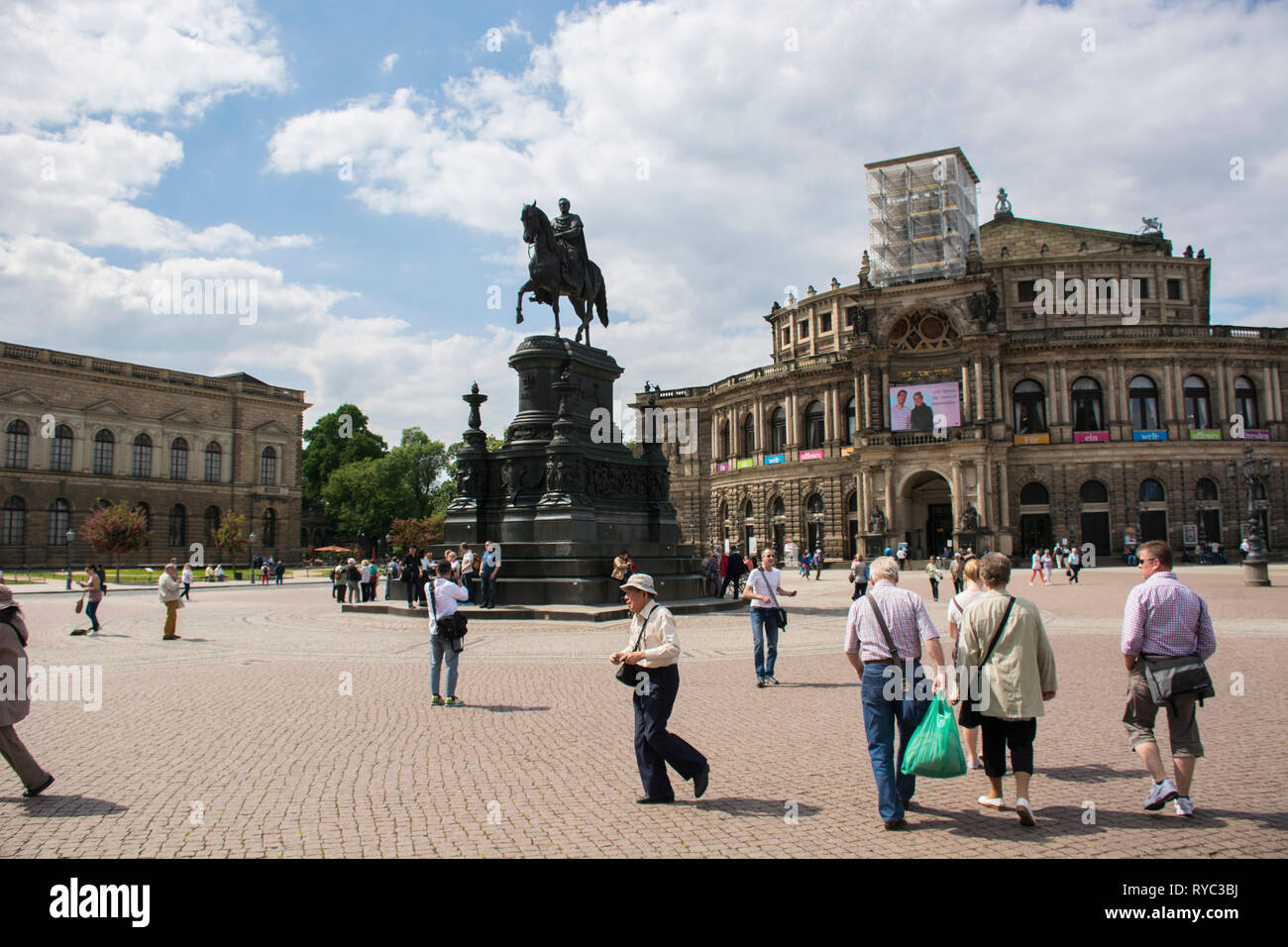 La piazza del teatro a Dresda Germania Foto Stock