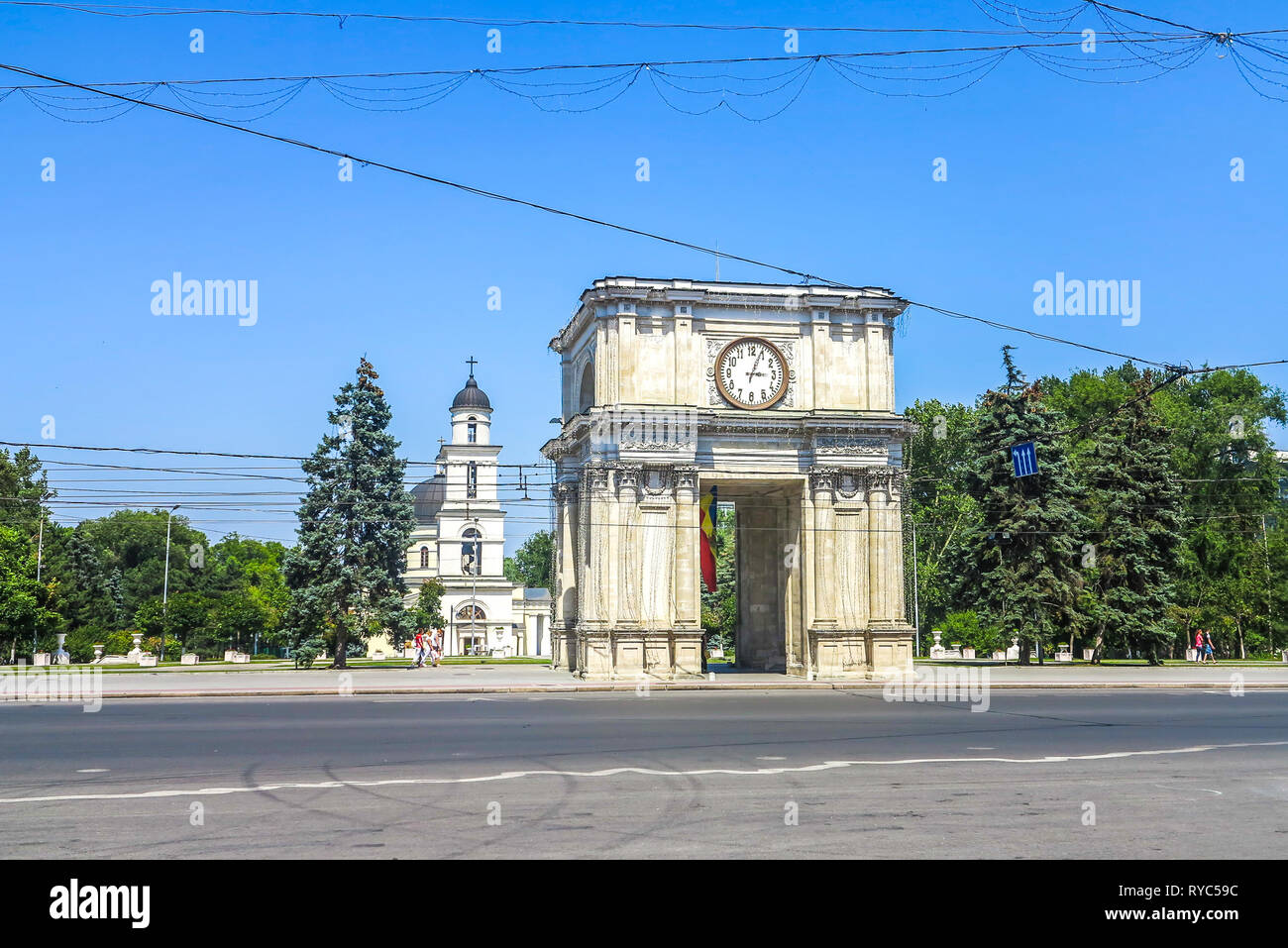 Chisinau Grande Assemblea Nazionale piazza l'Arco Trionfale con orologio e Cattedrale Metropolitana Natività del Signore Foto Stock