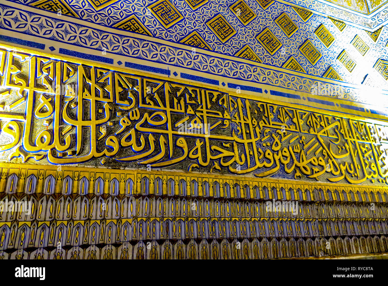 Samarcanda Gur E Amir Complesso Mausoleo Facciata Con Arabian Preghiera Frasi Foto Stock Alamy
