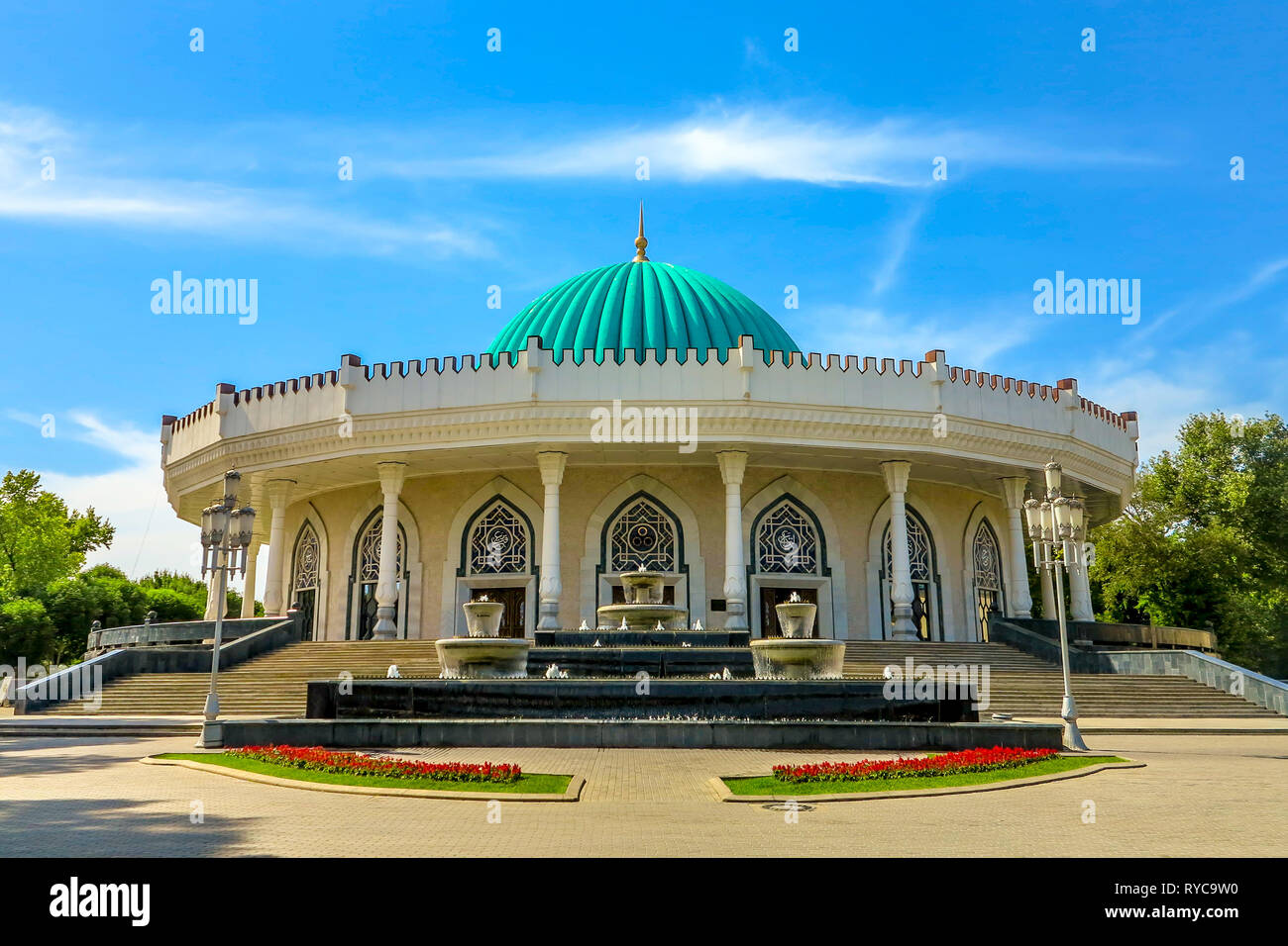 Tashkent Amir Timur Museo Punto di vista frontale con fontane Foto Stock