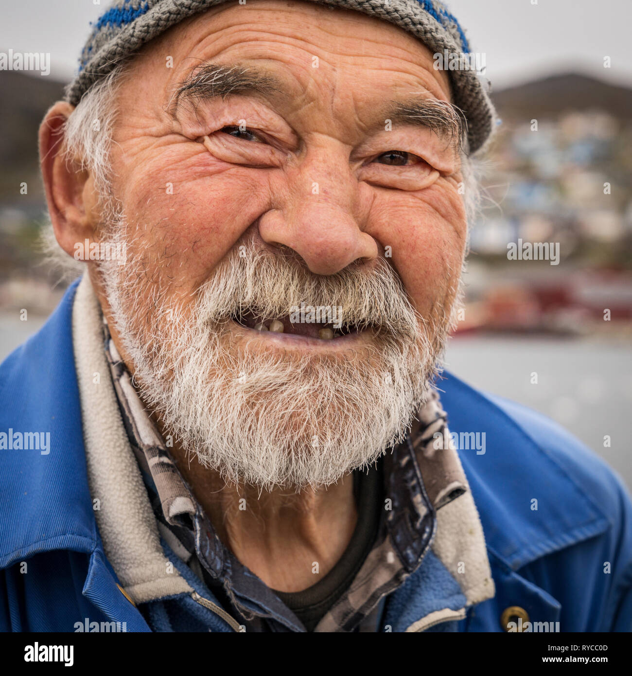 Ritratto di un pescatore, Qaqortoq, Groenlandia meridionale Foto Stock