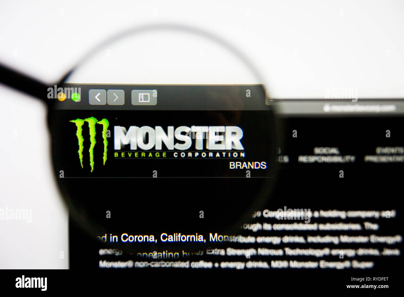 Los Angeles, California, Stati Uniti d'America - 28 Febbraio 2019: Monster bevanda website homepage. Monster logo bevanda visibile sullo schermo, Editoriale illustrativa Foto Stock