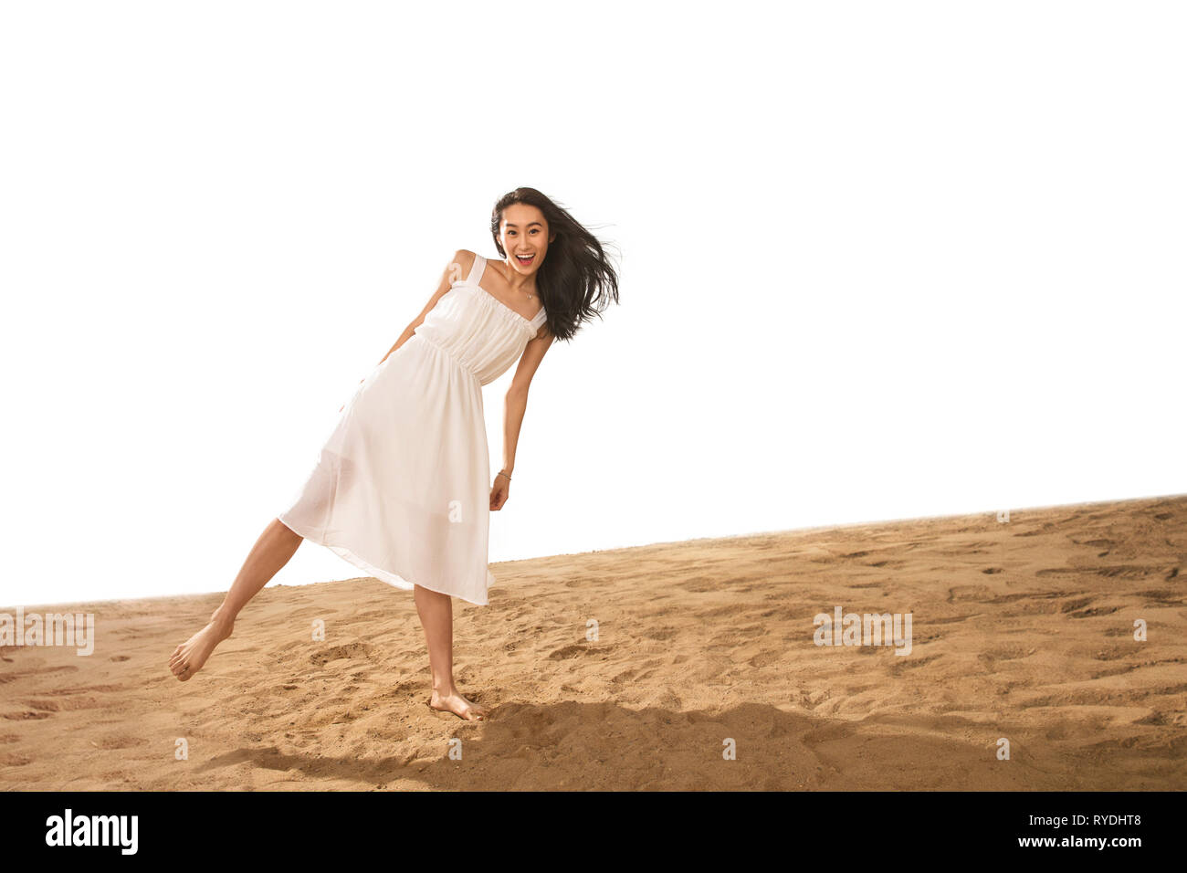 Giovane donna sulla spiaggia Foto Stock