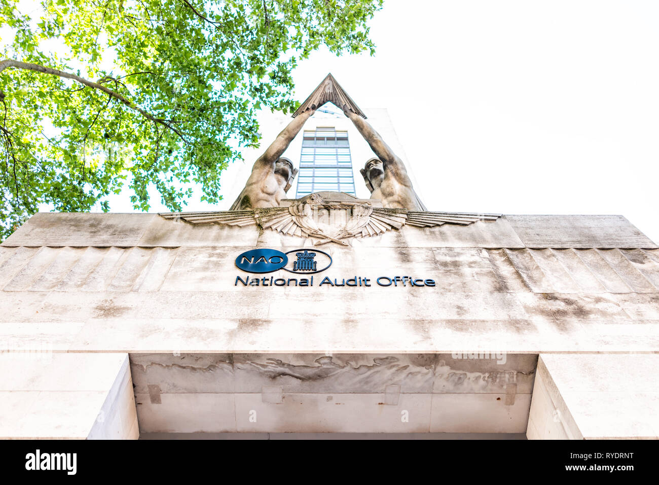 London, Regno Unito - 27 Giugno 2018: il National Audit Office building architettura esterna con segno nel Regno Unito, Pimlico quartiere di quartiere Foto Stock