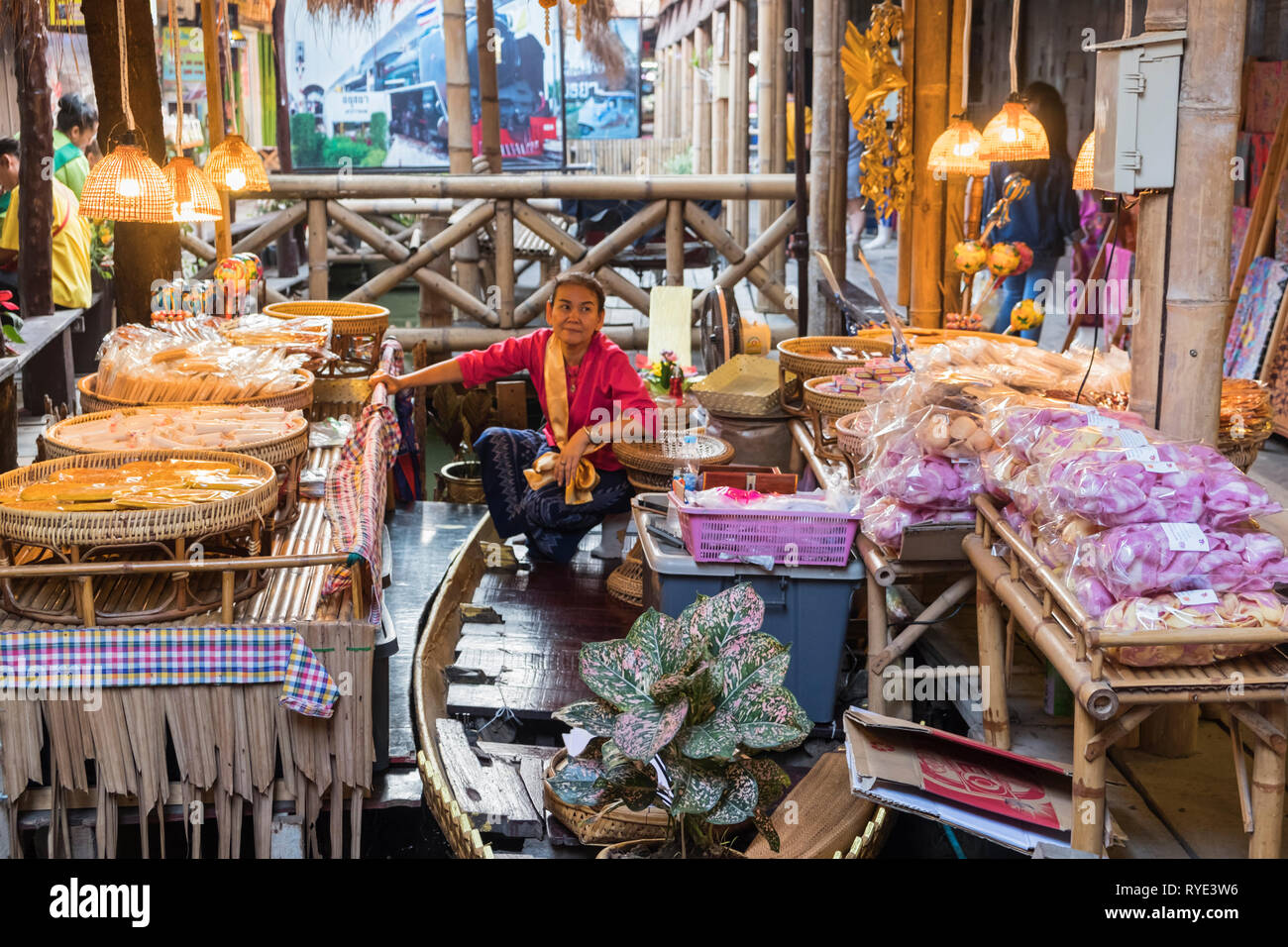 Stallo alimentare Ayothaya Mercato Galleggiante Ayutthaya Thailandia Foto Stock