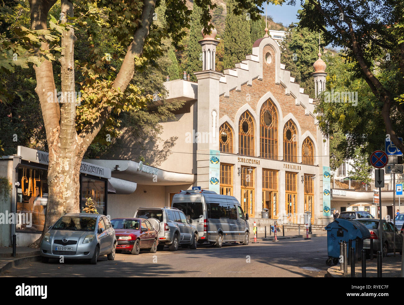 TBILISI, GEORGIA - Ottobre 02, 2018: Mtatsminda Funicolare stazione inferiore edificio Foto Stock