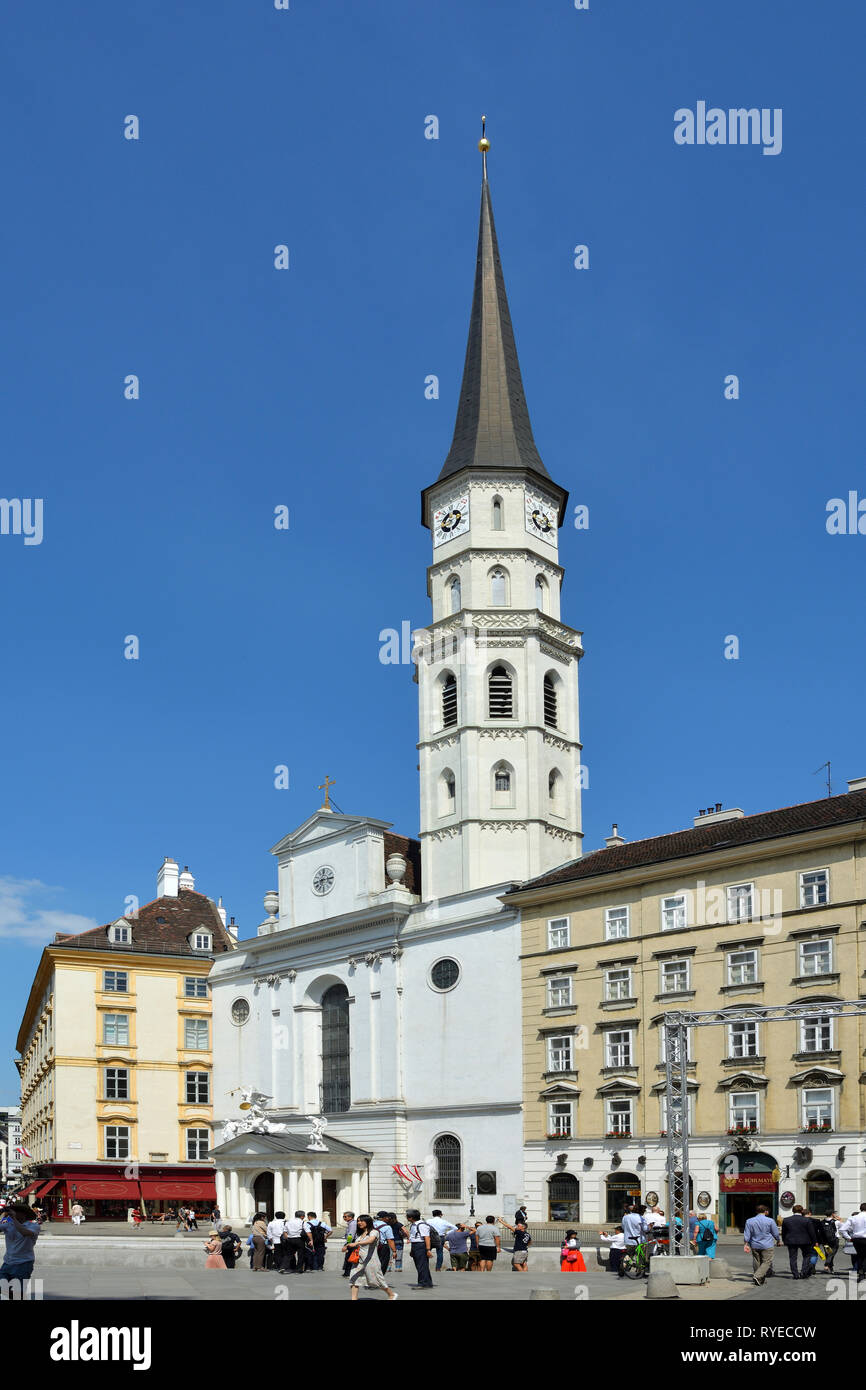 Vienna, Austria - 20 Giugno 2018: Chiesa di St. Michael su che San Michele piazza di Vienna - Austria. Foto Stock