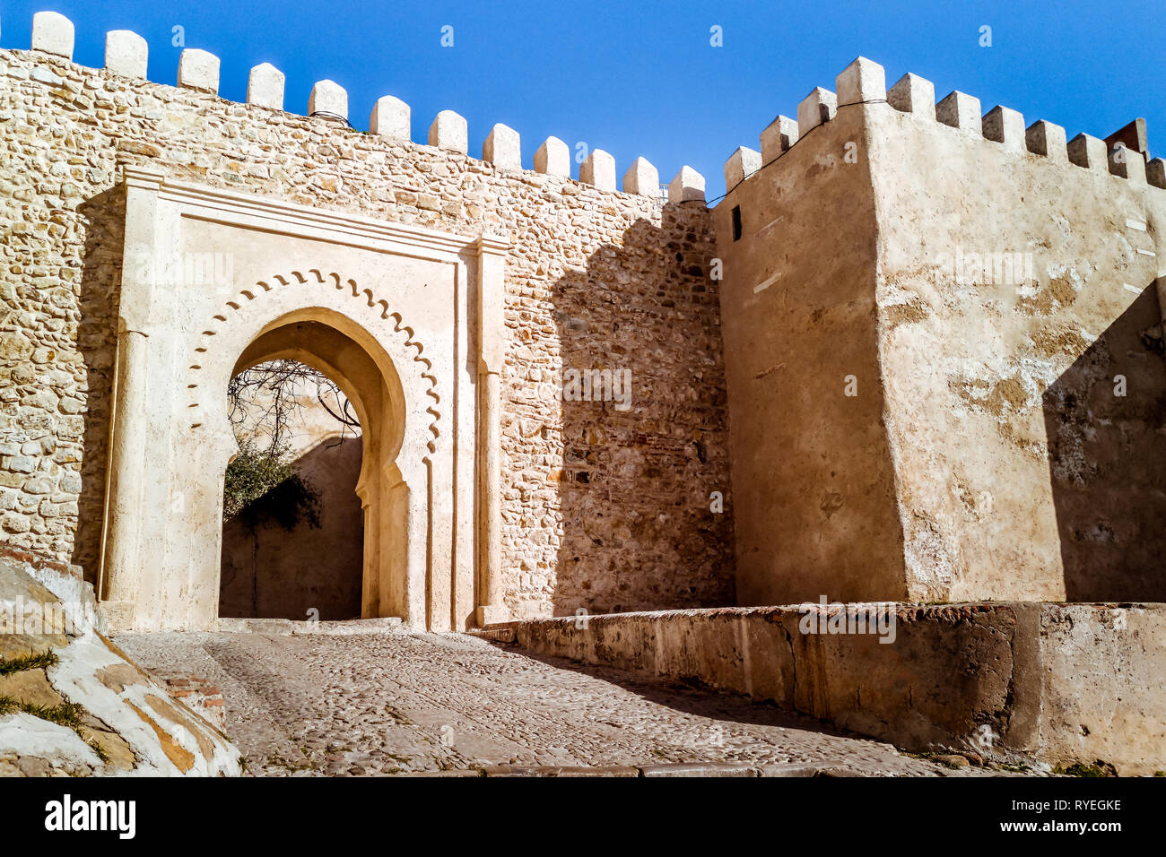 Porta di ingresso della Kasbah in Tangeri la medina, il nord del Marocco Foto Stock