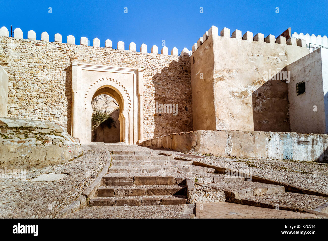 Porta di ingresso della Kasbah in Tangeri la medina, il nord del Marocco Foto Stock
