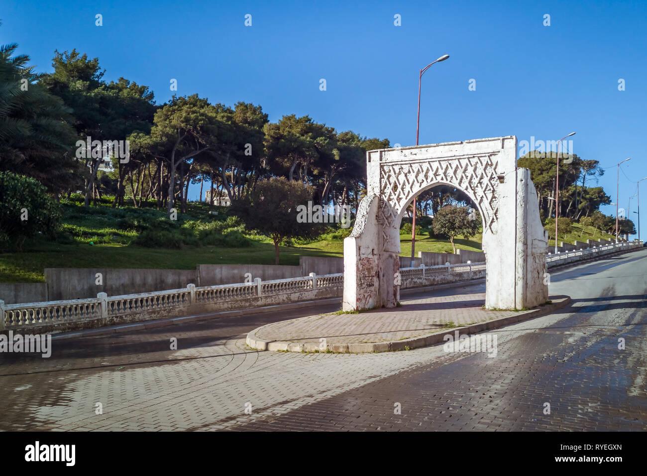 Antica porta del cimitero Bouaraguia a Tangeri, Marocco Foto Stock
