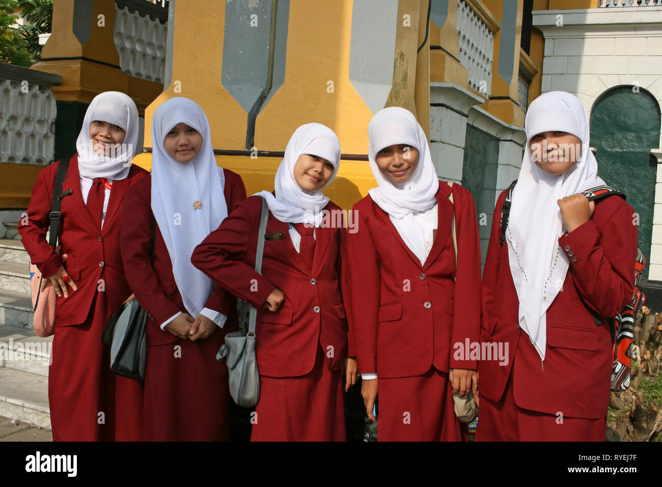 Ragazze musulmane di Medan, Sumatra Foto Stock