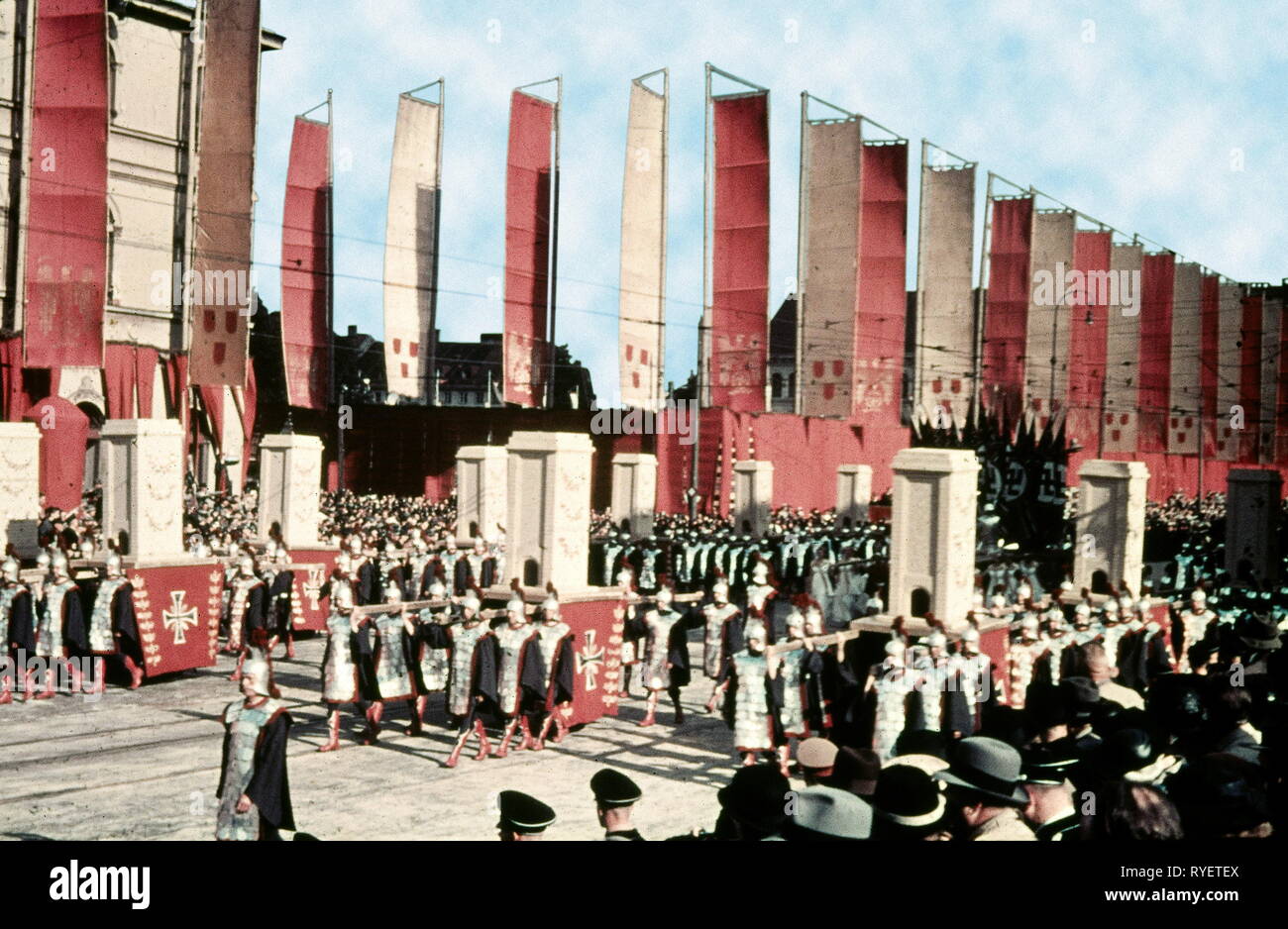 Il nazismo / Socialismo Nazionale, parate, 'Tag der deutschen Kunst" (giorno della cultura tedesca), Monaco di Baviera 8th- 10.7.1938, pageant, Ludwigstrasse (street), raffigurazione di "romani", Additional-Rights-Clearance-Info-Not-Available Foto Stock