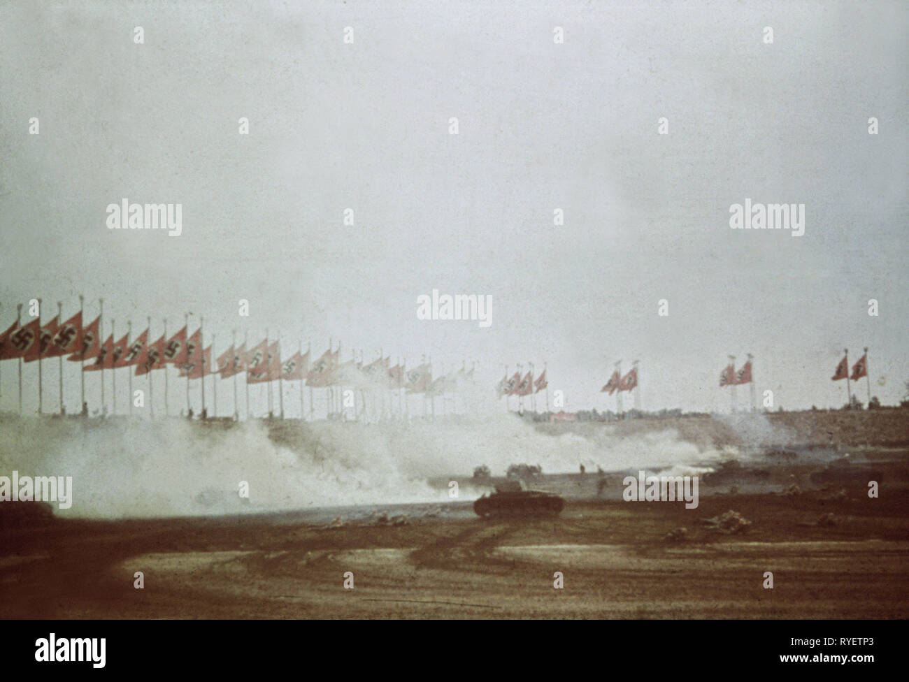 Il socialismo nazionale, partito rally, Norimberga Rally "Maggiore Germania", Norimberga 5.9.1938 - 12.9.1938, giorno della Wehrmacht, Zeppelin campo, campo esercizio con i carri armati e la fanteria, Additional-Rights-Clearance-Info-Not-Available Foto Stock