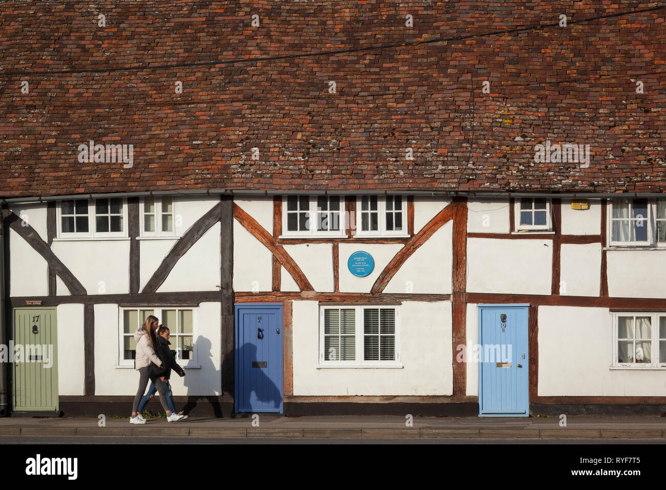 Un cottage in Crowmarsh Gifford con un Oxfordshire targa blu commemorando Jethro Tull, inventore del cavallo-disegnato una seminatrice. Foto Stock