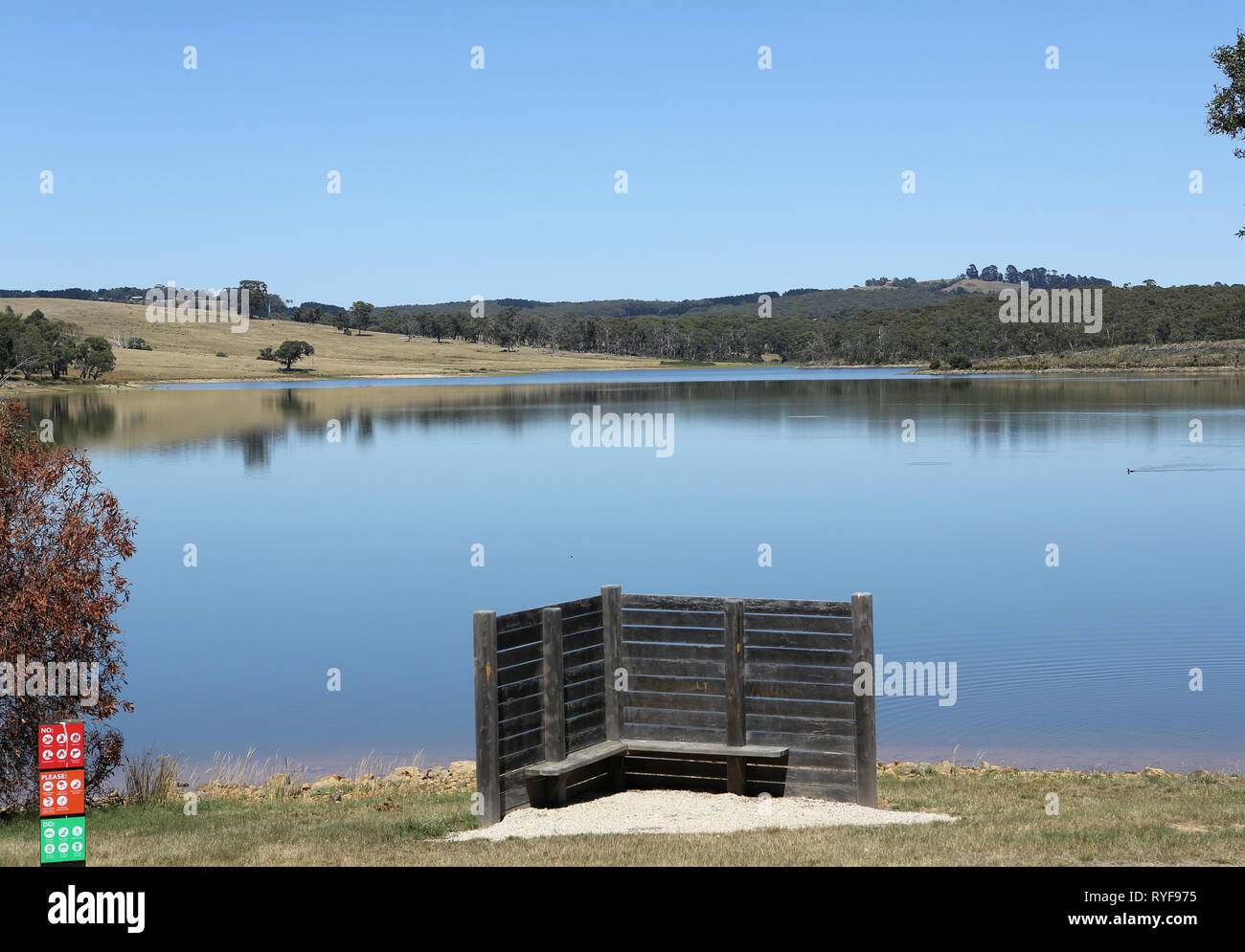 Il Lauriston serbatoio, Kyneton, Victoria, Australia, fornisce la maggior parte delle acque per la zona. Un luogo famoso per la pesca, avente un picnic o barbecue. Foto Stock