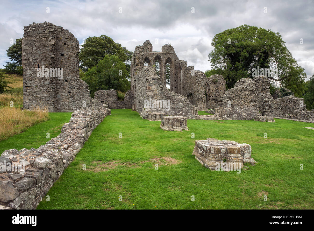 Rovine di Inch Abbey in Irlanda del Nord Foto Stock