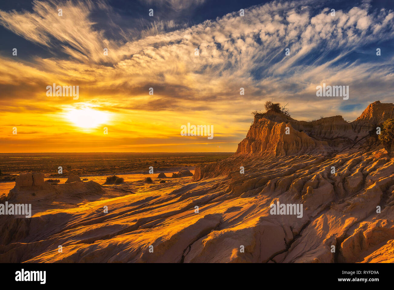Tramonto su pareti della Cina nel Mungo National Park, Australia Foto Stock