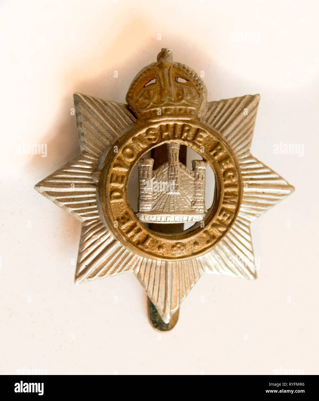 WWl il Devonshire Regiment Badge Cap Foto Stock