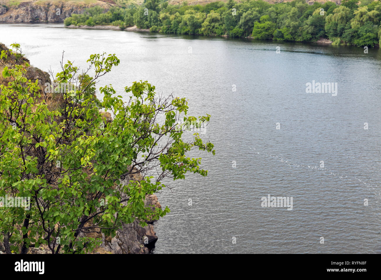 Paesaggio con Khortytsia, la più grande isola del fiume Dniepr, Ucraina. Foto Stock