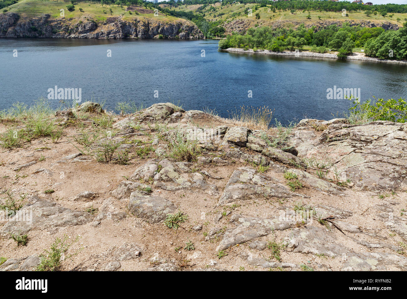 Paesaggio con Khortytsia, la più grande isola del fiume Dniepr, Ucraina. Foto Stock