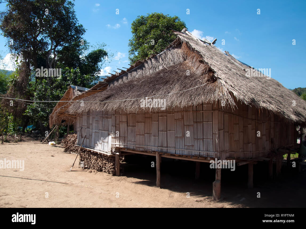 Provincia di Chiang Rai Thailandia, casa tradizionale di etnia Karen village Foto Stock