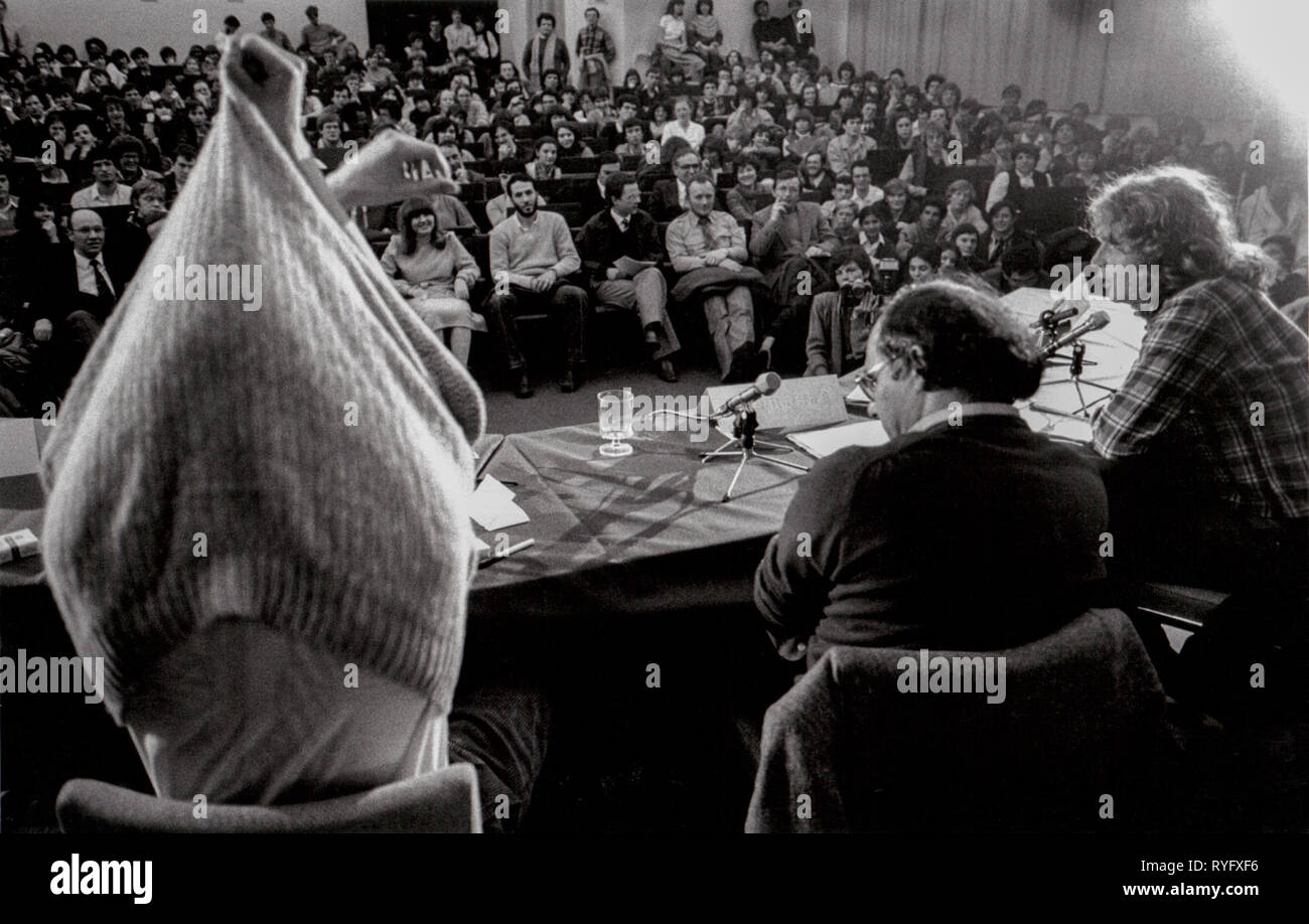 Daniel Cohn-Bendit (destra) e Bernard-Henry Lévy (sinistra) nel corso di un dibattito pubblico, Parigi, Francia, Frankreich, Lévy, Cohn-Bendit Foto Stock