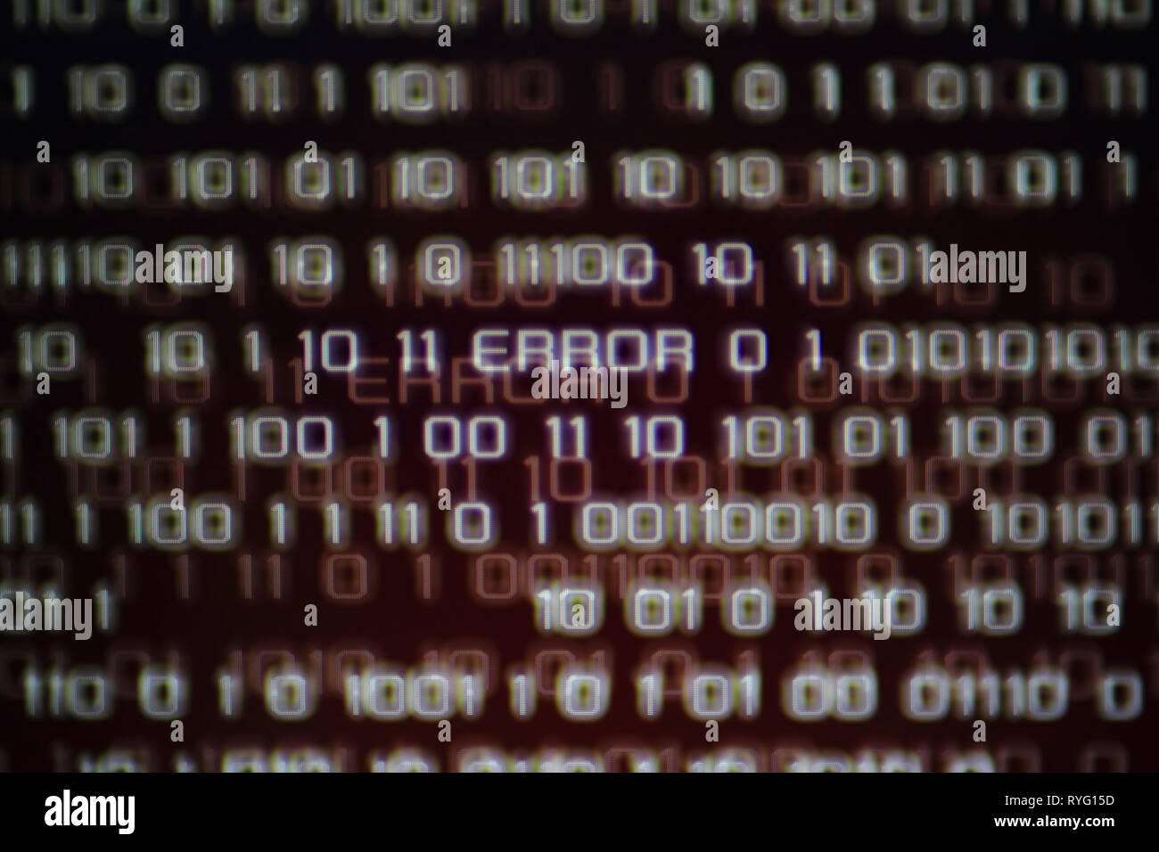 Messaggio di errore nel computer i dati matrice. rosso sfondo binario. hacker internet e computer problema. i concetti di pericolo e di sicurezza guasto potenza di inte Foto Stock