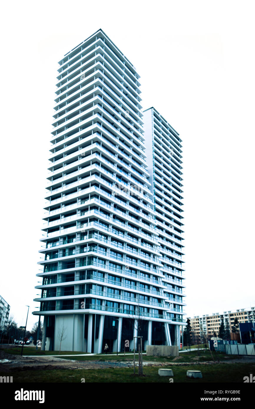 V grattacielo Torre a Praga, Repubblica Ceca. Foto Stock