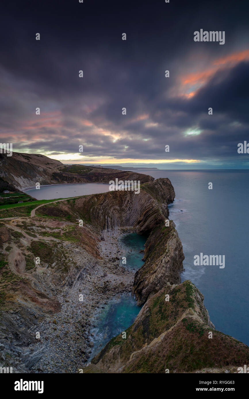 Inverno tramonto sull'Stairhole e Lulworth Cove, Dorset, Regno Unito Foto Stock