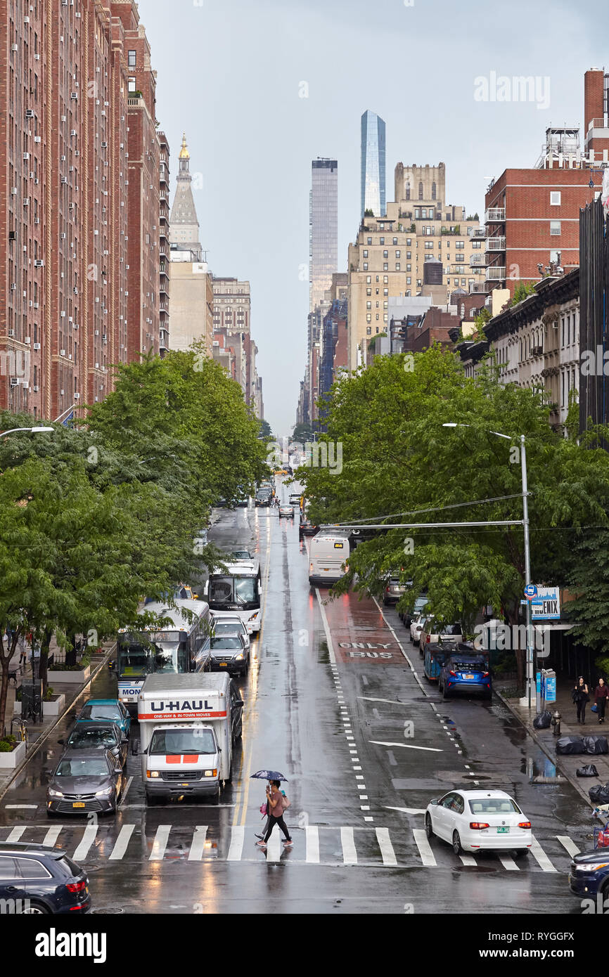 New York, Stati Uniti d'America - 28 Giugno 2018: Street nella città di New York in un giorno di pioggia. Foto Stock