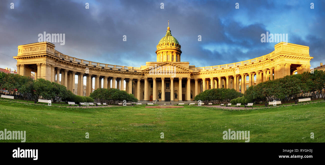 Panorama della Cattedrale della Madre di Dio di Kazan, la chiesa russo-ortodossa di San Pietroburgo Foto Stock