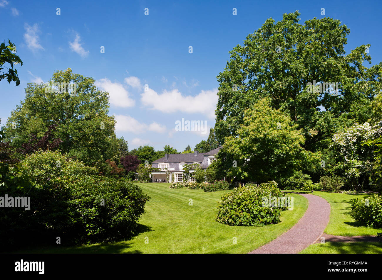 Per la cura di prati e alberi da casa Foto Stock