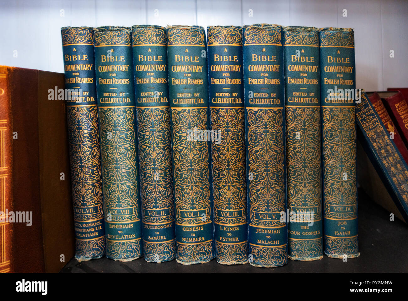 Set di antiquariato della Bibbia il commento dei lettori di lingua inglese libro di C.J. Elliott Foto Stock
