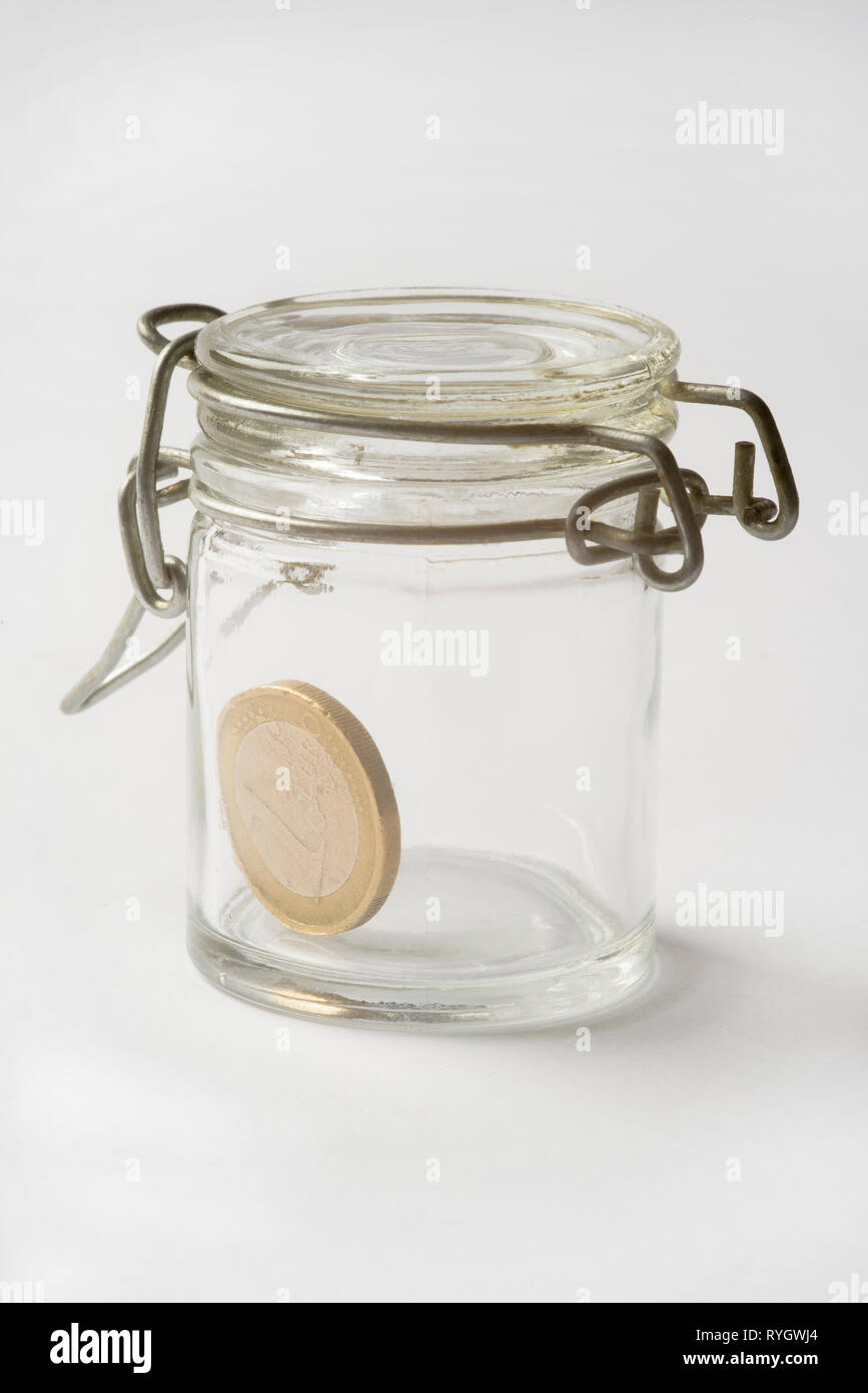 Una moneta in euro all'interno permanente vaso bloccato Foto Stock