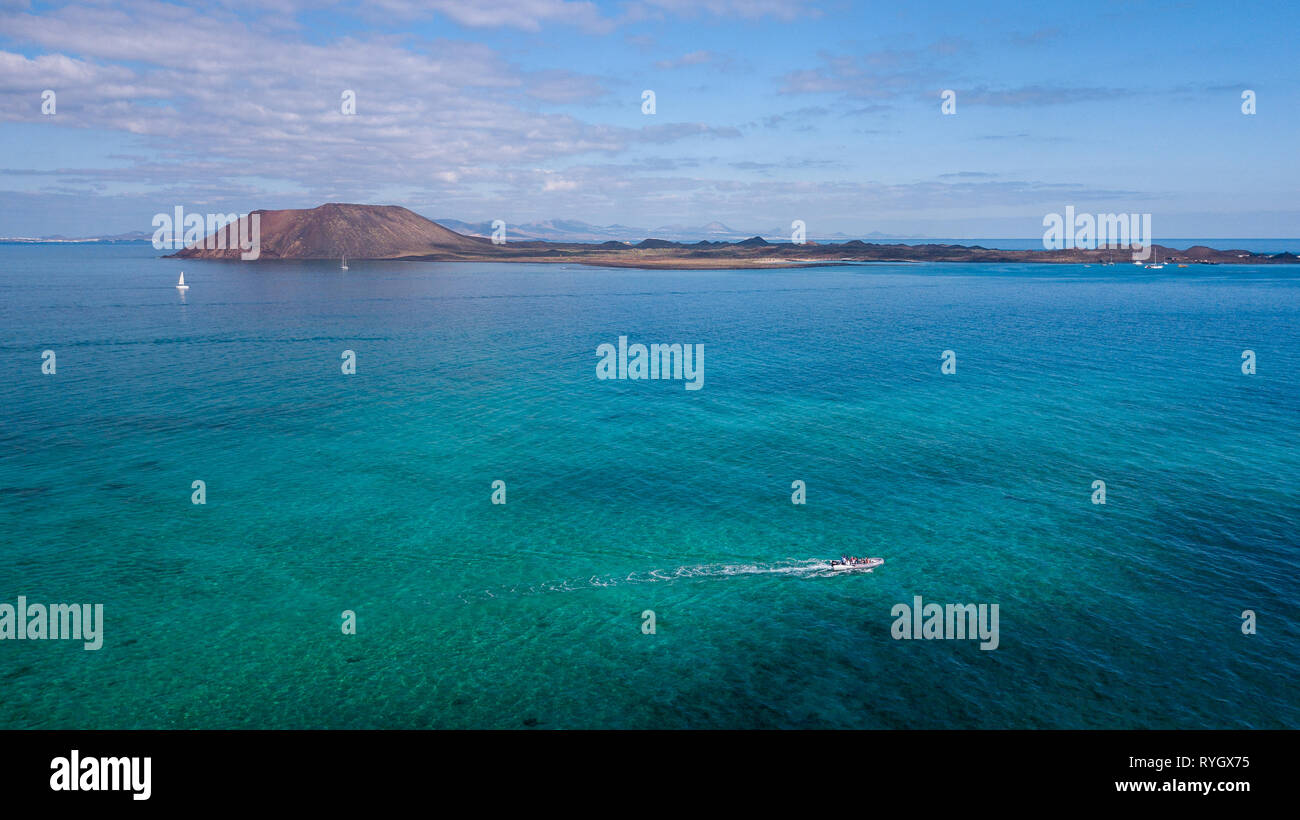 Vista aerea lobos, isola di Fuerteventura con barche Foto Stock