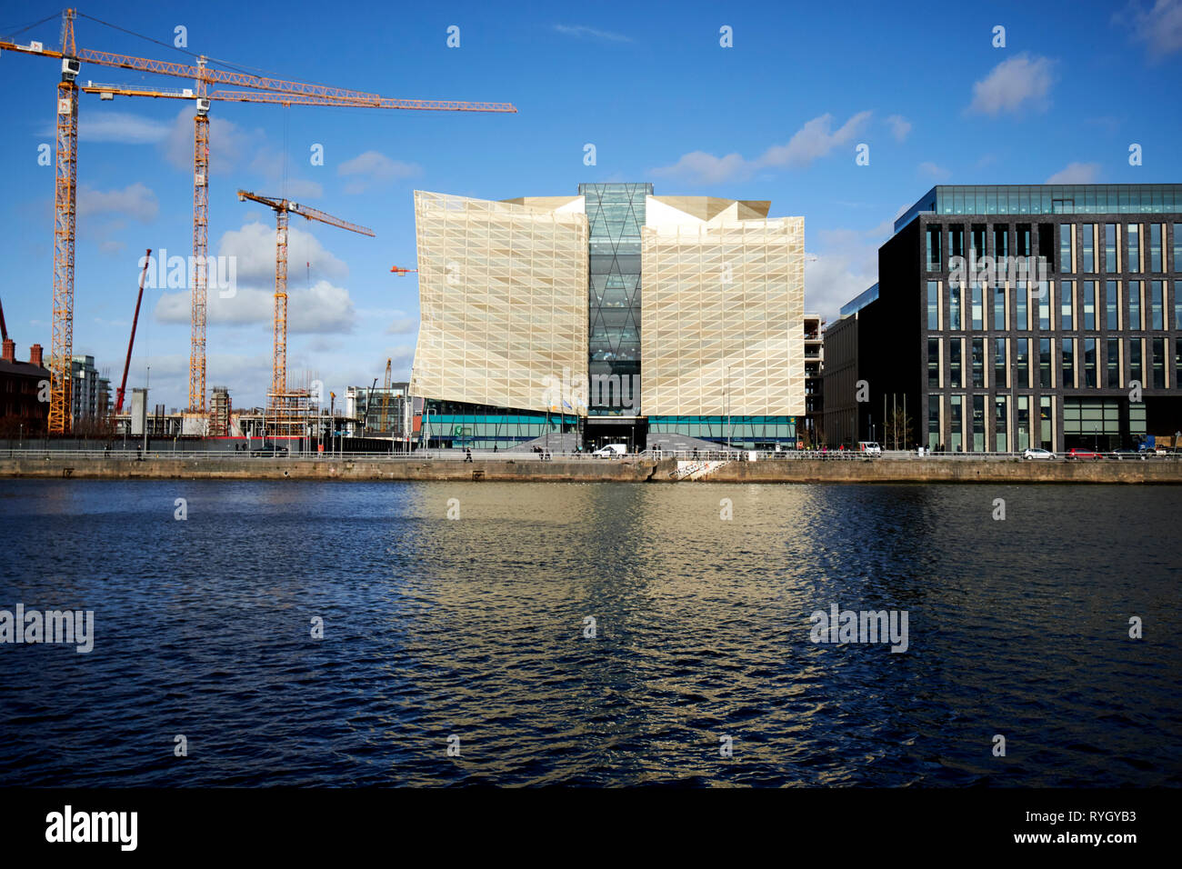 La Banca Centrale di Irlanda Head office sul nuovo wapping street e 1 sbarchi Dublin North Wall Quay a Dublino Repubblica di Irlanda Foto Stock