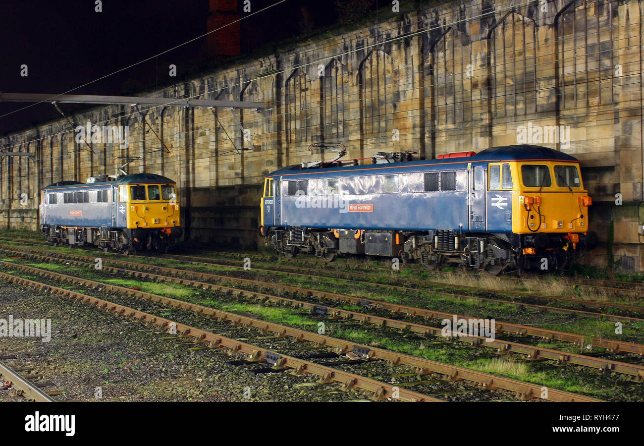 87002 & 86101 attendere a Carlisle pur ricoprendo Ice Breaker dazi sulle WCML Foto Stock