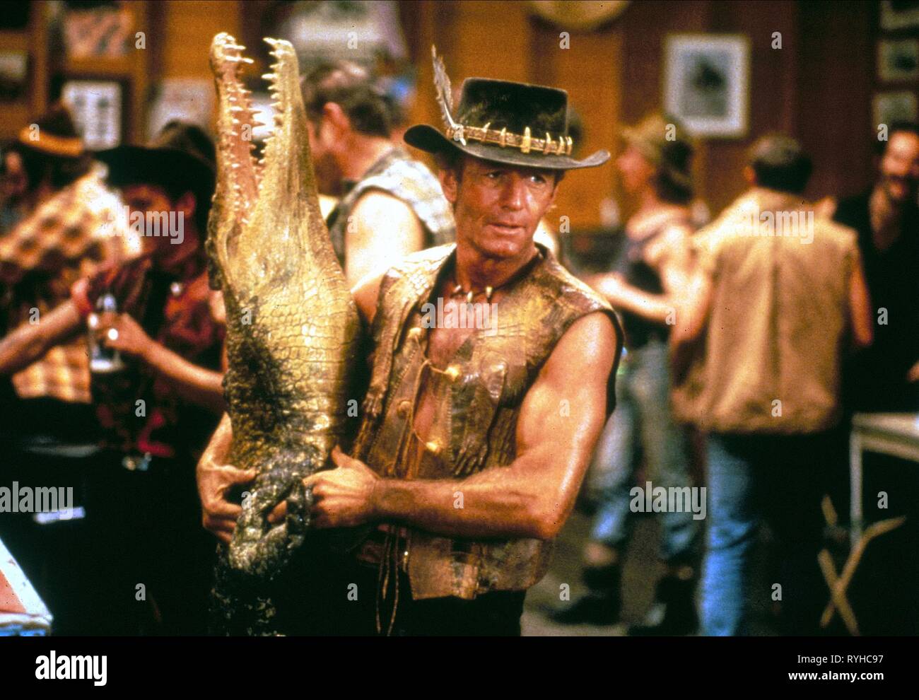 PAUL HOGAN, coccodrillo, Crocodile Dundee, 1986 Foto Stock