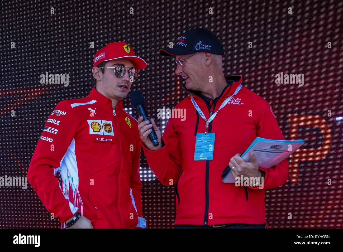 Melbourne, Victoria , Australia -14 Marzo 2019 - Campionato del Mondo di Formula Uno FIA 2019 - Formula Uno Rolex Australian Grand Prix-No.16 Charles Leclerc (Monaco ) a correre per la Scuderia Ferrari essendo intervied sul palco. Credito: Brett keating/Alamy Live News Foto Stock