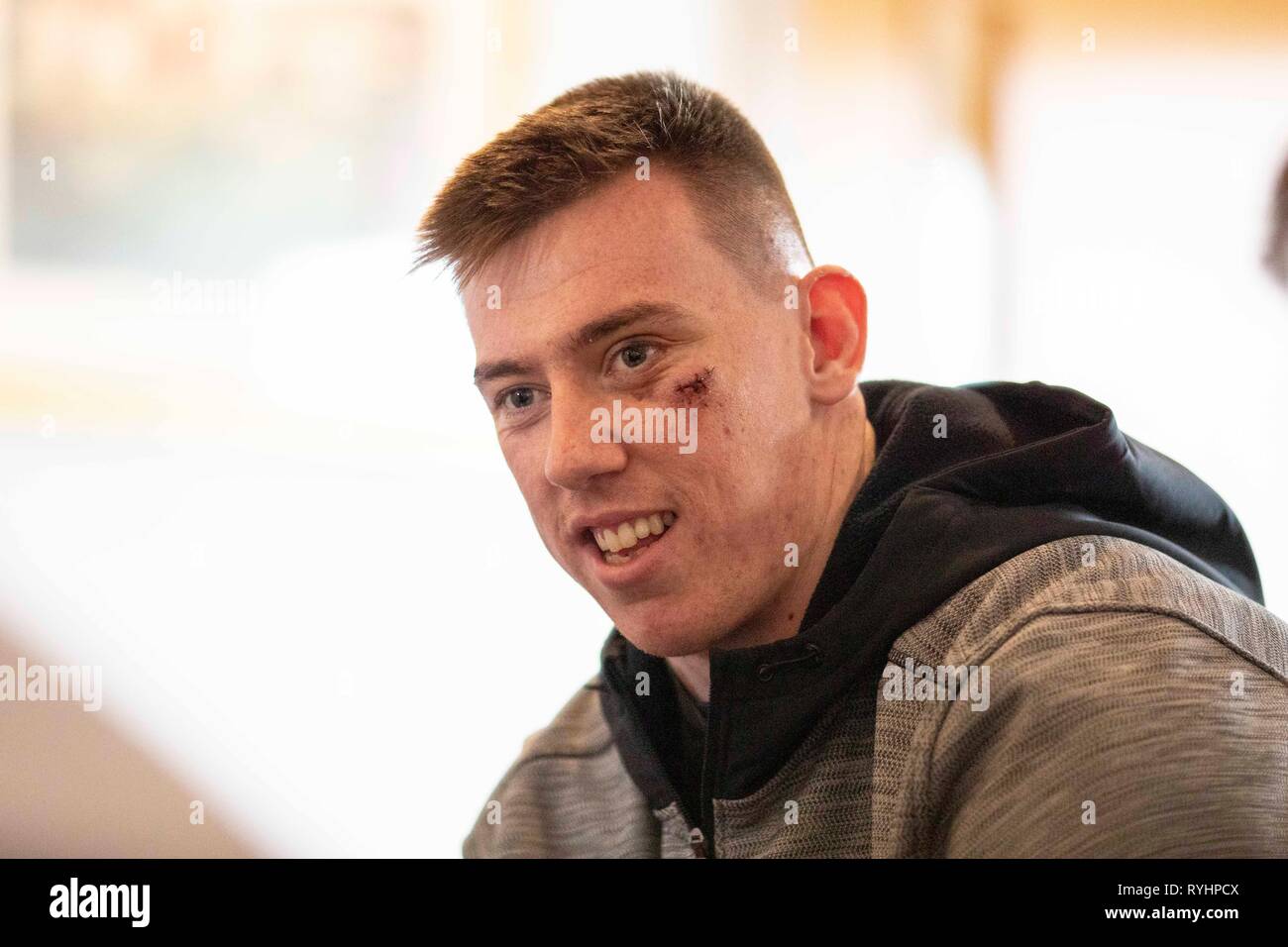 Hensol, Wales, Regno Unito. Il 14 marzo 2019. Daniel barba del Galles fronteggia la pressa dopo che il team è stato annunciato a faccia in Irlanda nel Guinness Sei Nazioni di rugby campionati. Credito: Mark Hawkins/Alamy Live News Foto Stock